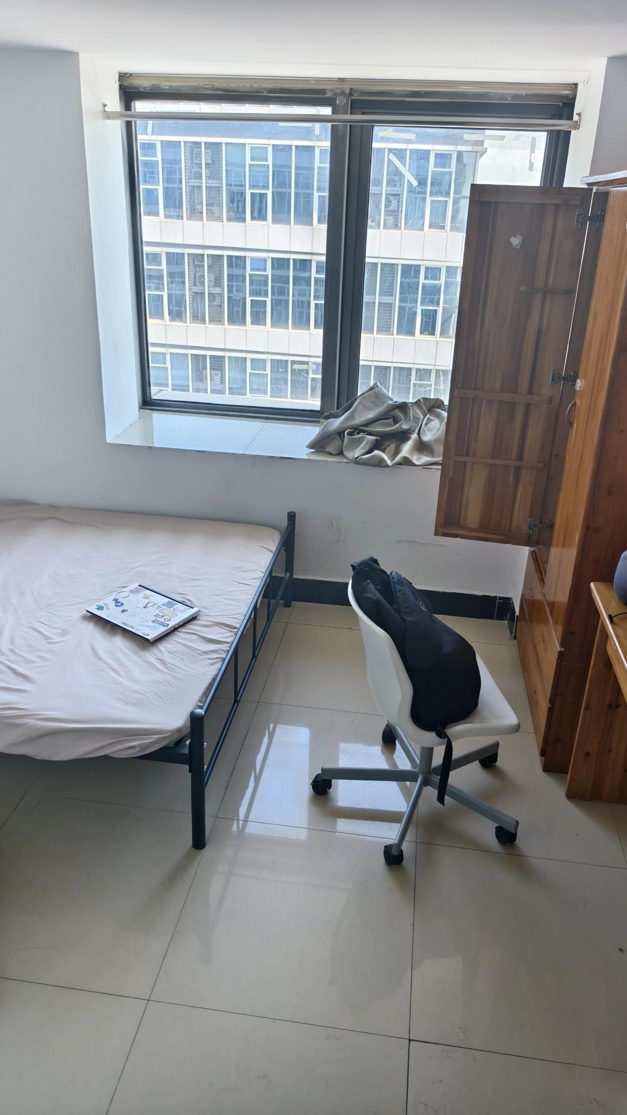 开局一张床,装备全靠买